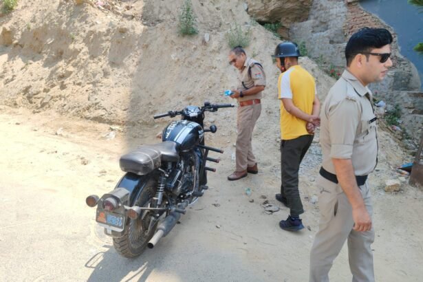 Almora police strict during tourist season, action against rule-breaking drivers intensified