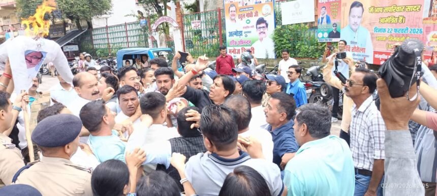 Congress up in arms over doctors' transfers in Almora; stages massive protest against the government.